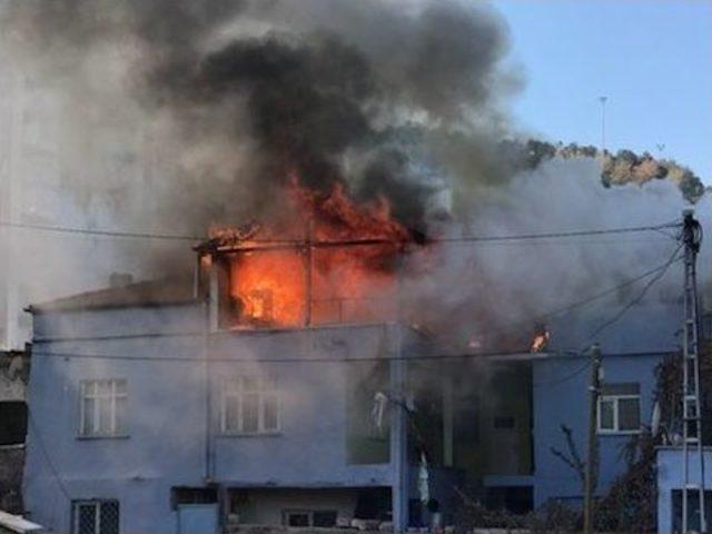 Karacaoğlu Mahallesi’nde Korkutan Yangın