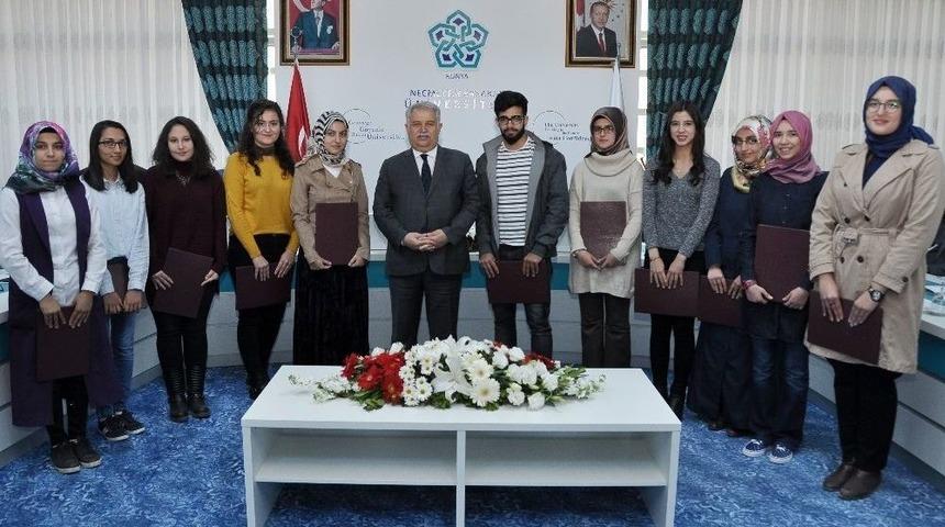 Ne&uuml;&rsquo;de Birinci &Ouml;ğrencilere Tebrik Mektupları Verildi