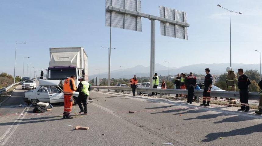 İzmir&rsquo;de Trafik Kazası: 1 &Ouml;l&uuml;
