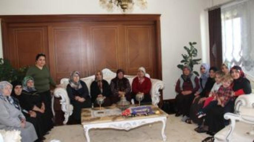 Vali Doğan&rsquo;ın Eşi Şehit Yakınlarını Ağırladı