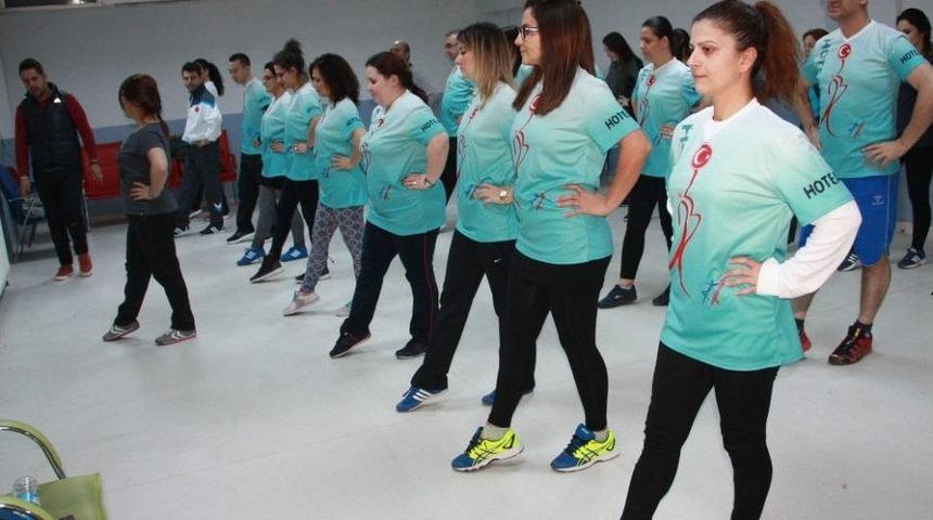 Folklor Aşkı Yaş Dinlemiyor