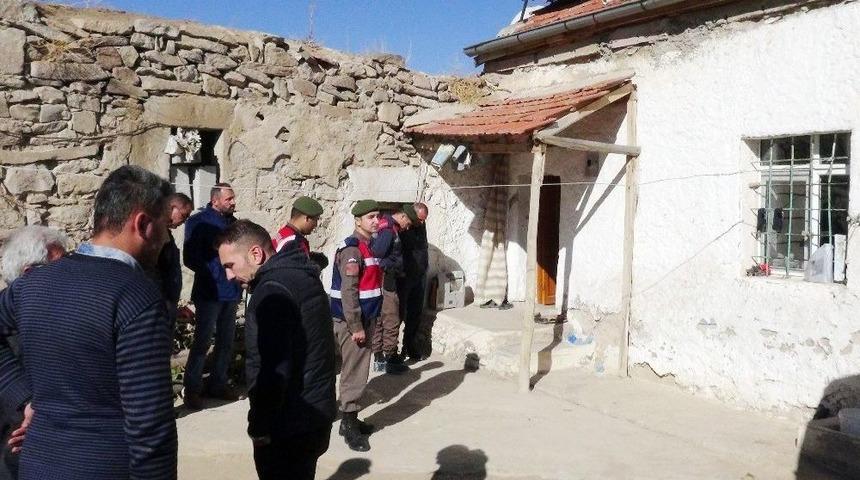 &Ouml;nce Karısını &Ouml;ld&uuml;rd&uuml;, Sonra Kafasına Sıktı