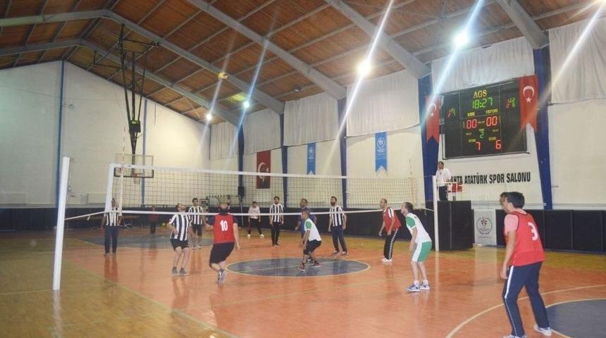 &Ouml;ğretmenler G&uuml;n&uuml; Anısına Voleybol Turnuvası