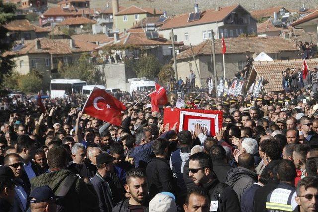 Isparta Şehidini Uğurladı