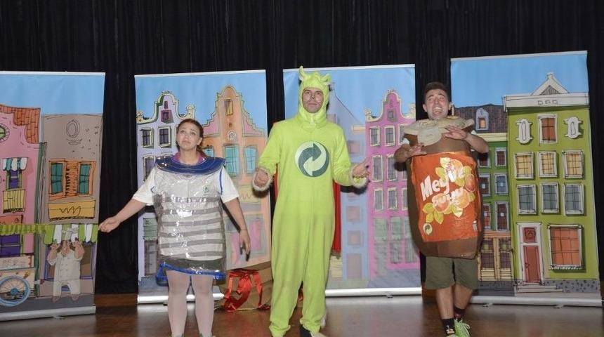 &Ccedil;evre Bilincine Tiyatro İle Katkı