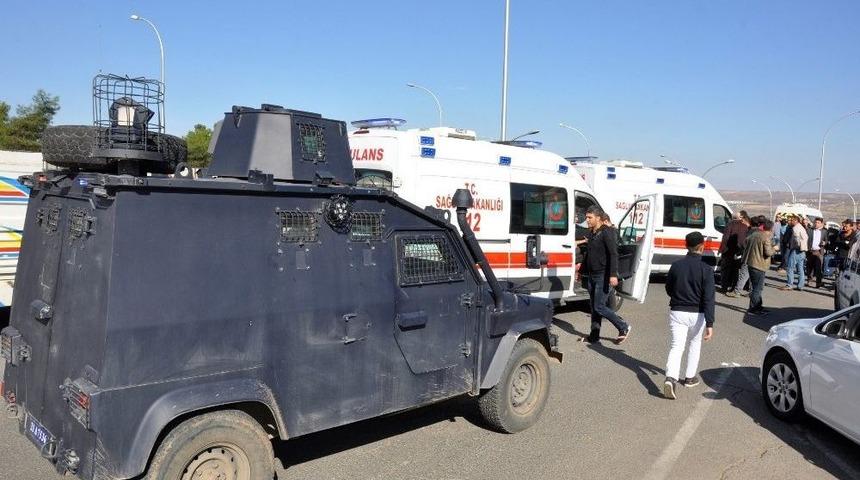 Diyarbakır&rsquo;da Bı&ccedil;aklı Kavga: 5 Yaralı