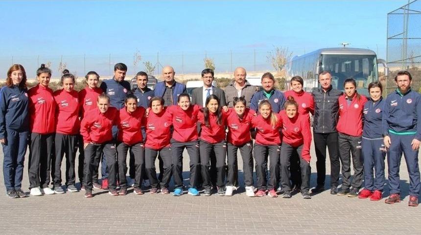 Adore Mobilya&rsquo;dan İşitme Engelliler Kadın Futsal Milli Takımı&rsquo;na Destek