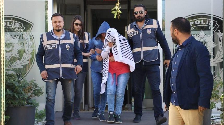 Karnında Bebeğiyle Evlerden 300 Bin Lira &Ccedil;aldı