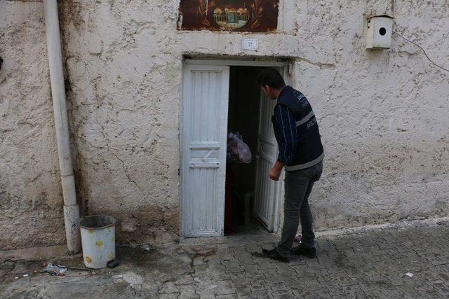 Şanlıurfa’da Dar Gelirli Ailelere Meyve İkramı