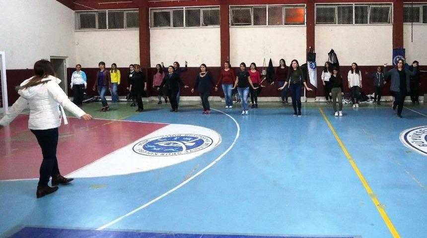 Büyükşehir Halk Dansları Sezonu Açtı