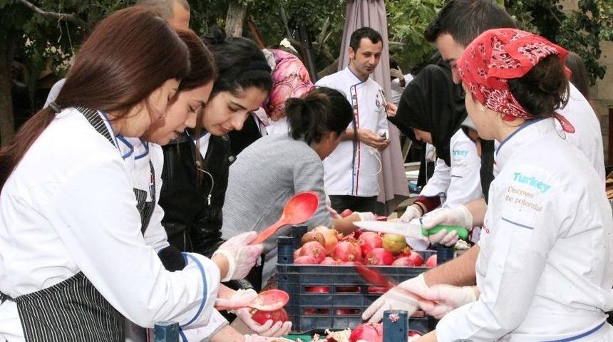 &Uuml;niversite &Ouml;ğrencilerinden Renkli Nar Festivali
