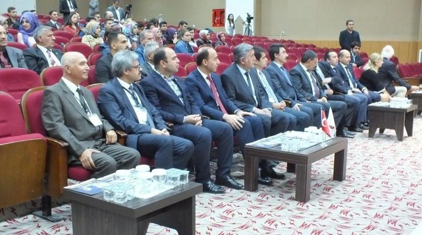 Arkeoloji Ve Tarih Konulu Sempozyum Başladı