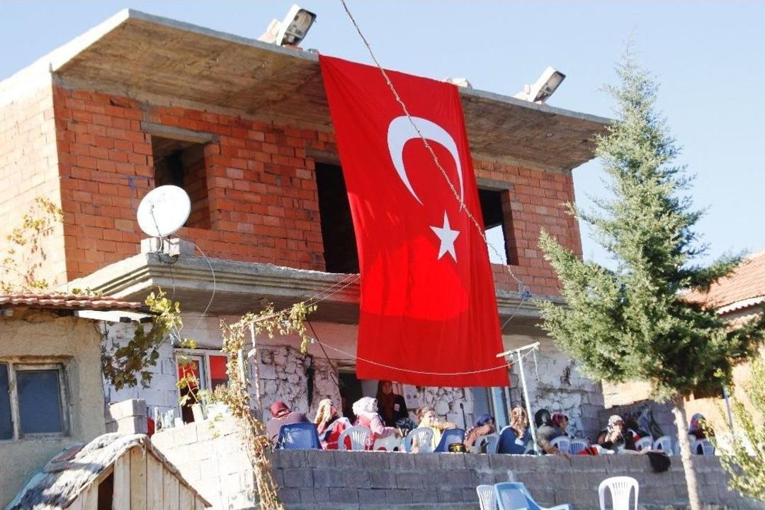 Ispartalı Şehidin Yaptıracağı Evi Ve Evlilik Hayalleri Yarım Kaldı