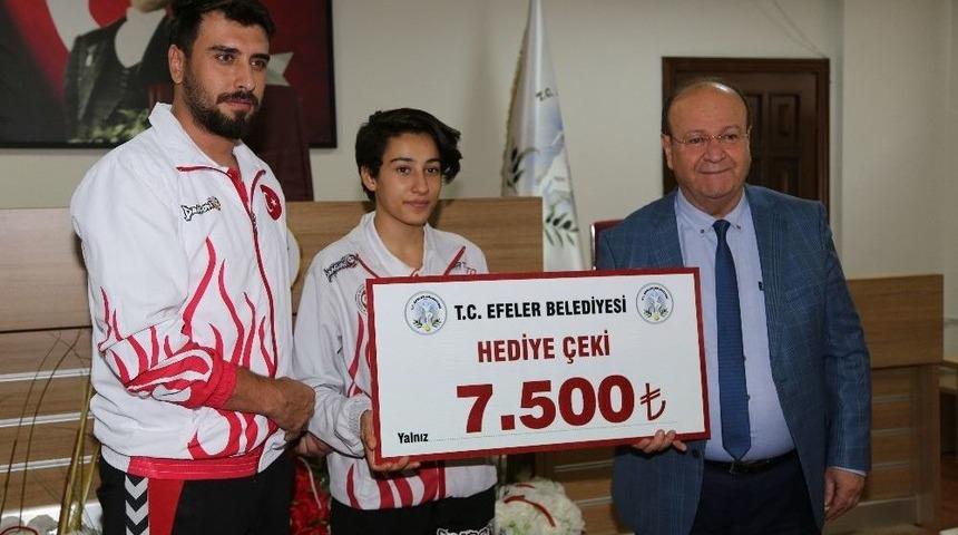 D&uuml;nya İkincisi Nefise&rsquo;ye, Efeler Belediyesi&rsquo;nden Nefis Destek