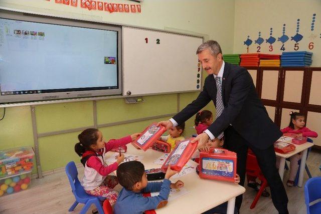 Tahmazoğlu’ndan Öğrencilere Boyama Seti