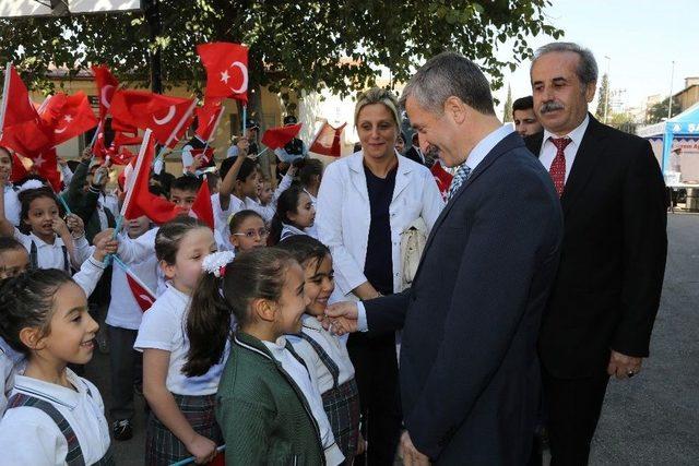 Tahmazoğlu’ndan Öğrencilere Boyama Seti