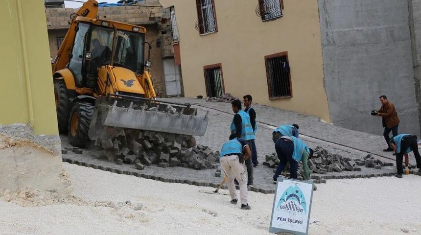 Eyy&uuml;biye Belediyesi Yol Yapım &Ccedil;alışmalarını S&uuml;rd&uuml;r&uuml;yor