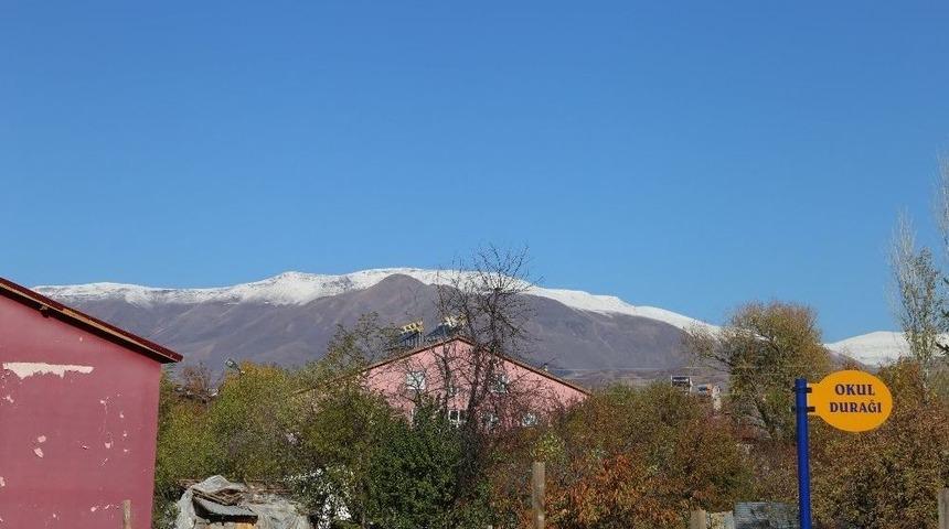 Varto&rsquo;ya Yılın İlk Karı Y&uuml;ksek Kesimlerde Yağdı