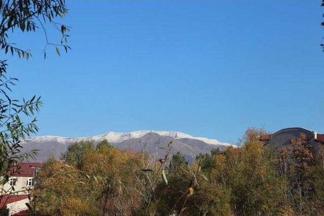 Varto&rsquo;ya Yılın İlk Karı Y&uuml;ksek Kesimlerde Yağdı 1