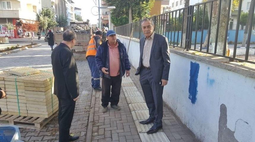 Gölbaşı İlçesinde Görme Engelliler İçin Hissedilebilir Yüzey Yapılıyor