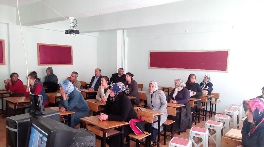 &Ouml;ğrenci Velilerine Bilin&ccedil;li Teknoloji Eğitimi Verildi