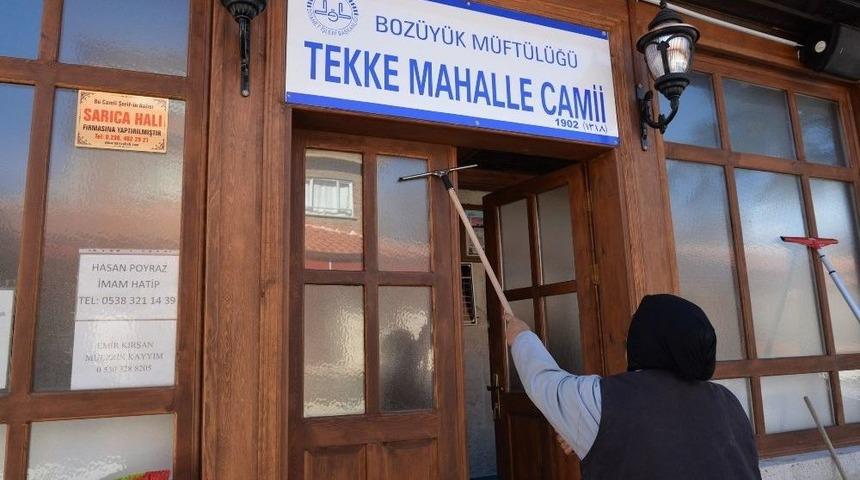 Camilerde Temizlik &Ccedil;alışmaları Devam Ediyor