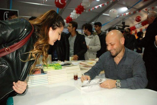 Kahraman Tazeoğlu&rsquo;na Yoğun İlgi 1