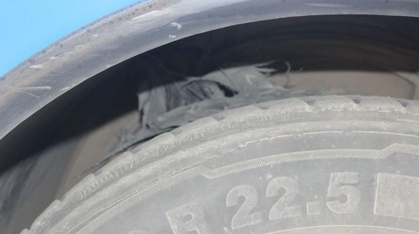 Seyir Halindeyken Lastiği Patlayan Halk Otob&uuml;s&uuml; Paniğe Yol A&ccedil;tı