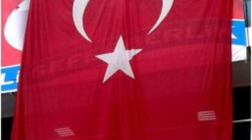 Başkan Karael&rsquo;den Yırtık Bayrak Tepti