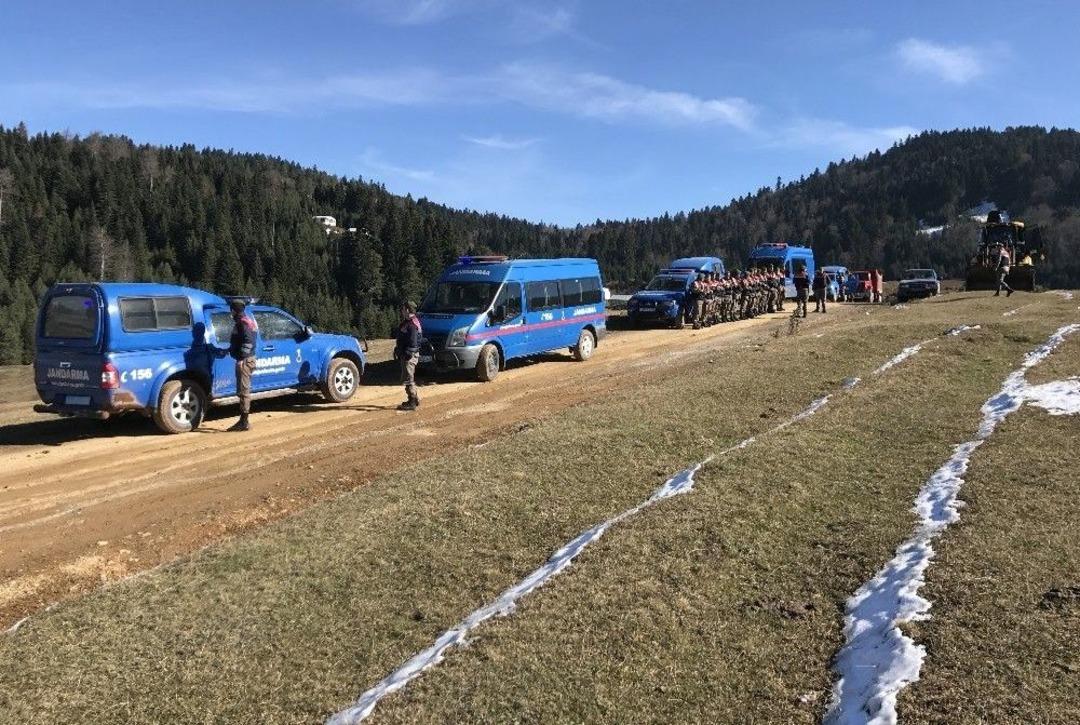 Sakarya&rsquo;da Yayladaki Ka&ccedil;ak Evler Yıkılıyor
