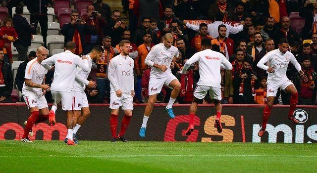 Galatasaray, Gençlerbirliği Maçına Çift Forvet Başlayacak