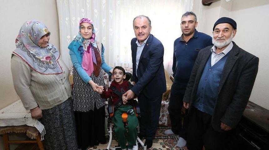 Başkan G&uuml;rlesin, 9 Yaşındaki Furkan&rsquo;ın Y&uuml;z&uuml;n&uuml; G&uuml;ld&uuml;rd&uuml;