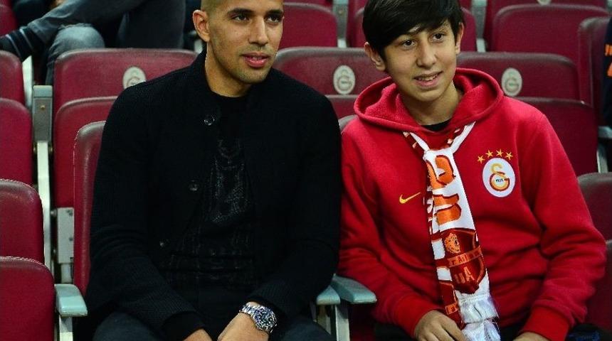 Feghouli İle N&rsquo;diaye Trib&uuml;nde