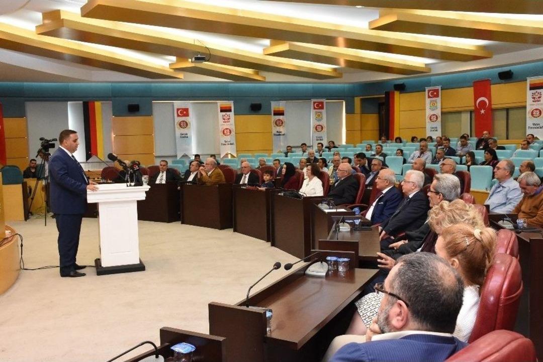 &Ccedil;eyrek Asırlık Kardeşlik