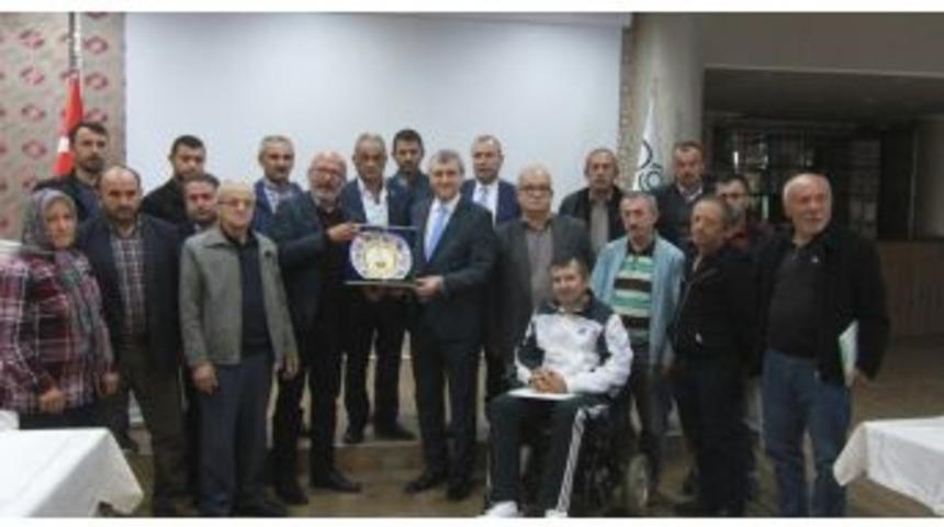 Giresunlu Arıcılardan Dokap Başkanı Y&uuml;ce&rsquo;ye Plaket