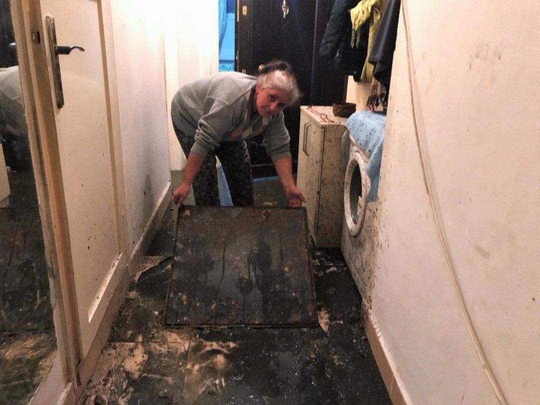 Aldığı Evin İ&ccedil;inden R&ouml;gar Kapağı &Ccedil;ıktı