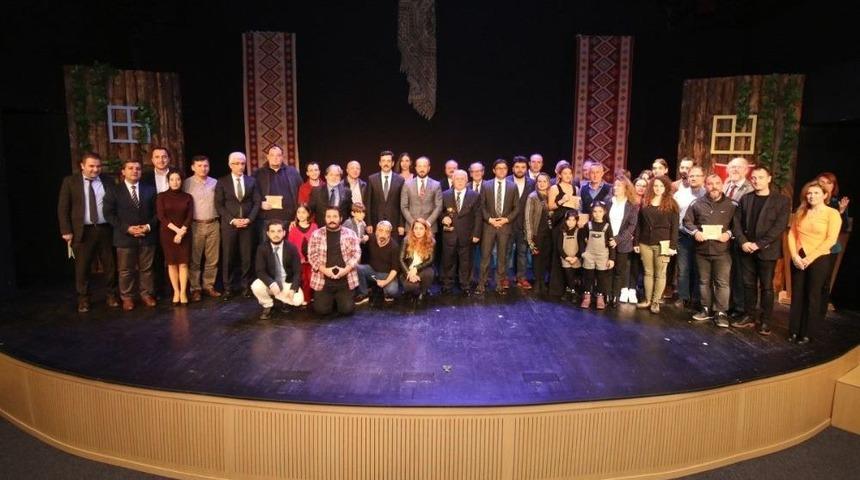 Ak&ccedil;aabat Belediye Tiyatrosu&rsquo;na 2 &Ouml;d&uuml;l Birden