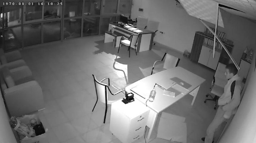 Sakar Hırsız İşbaşında