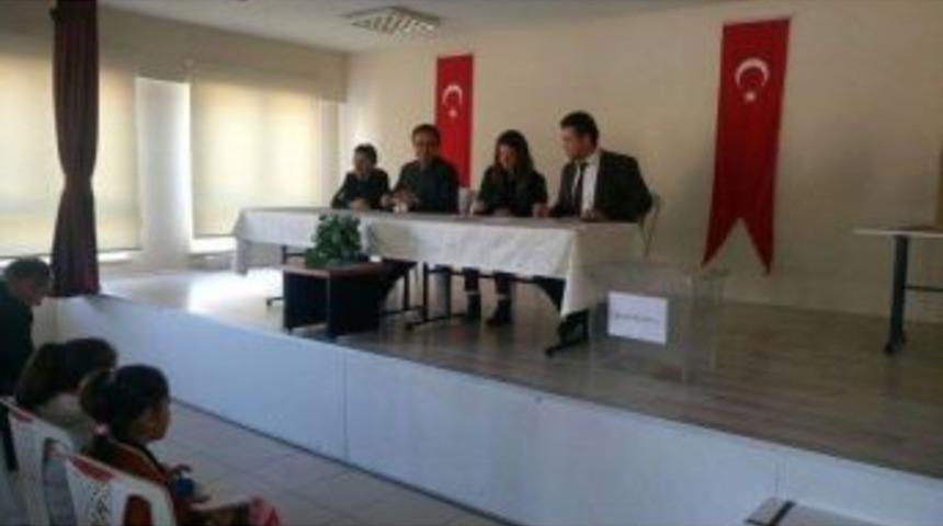 Altıntaş&rsquo;ta İl&ccedil;e &Ouml;ğrenci Meclisi Se&ccedil;imleri