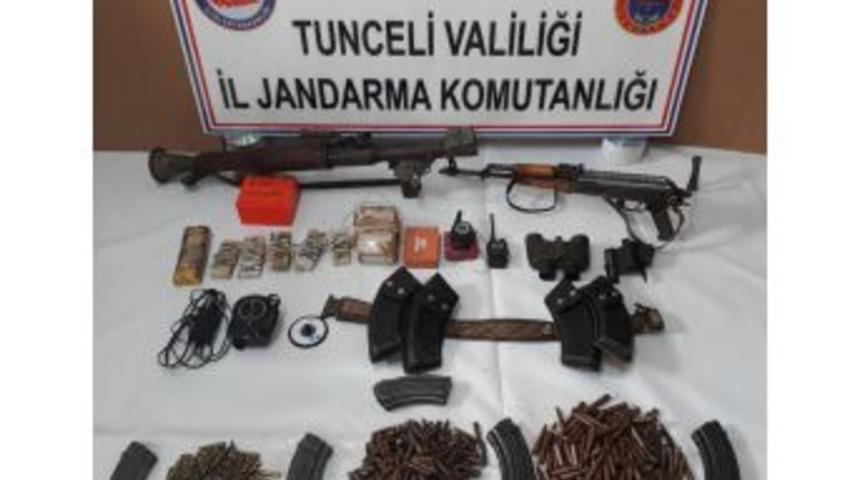 Tunceli&rsquo;de Harabe Evden Cephanelik &Ccedil;ıktı