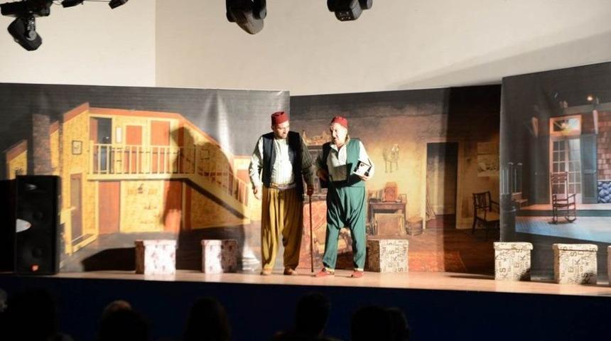 Tiyatro Oyunu &rsquo;bizim Konak&rsquo; Ardahan&rsquo;da Sahnelendi