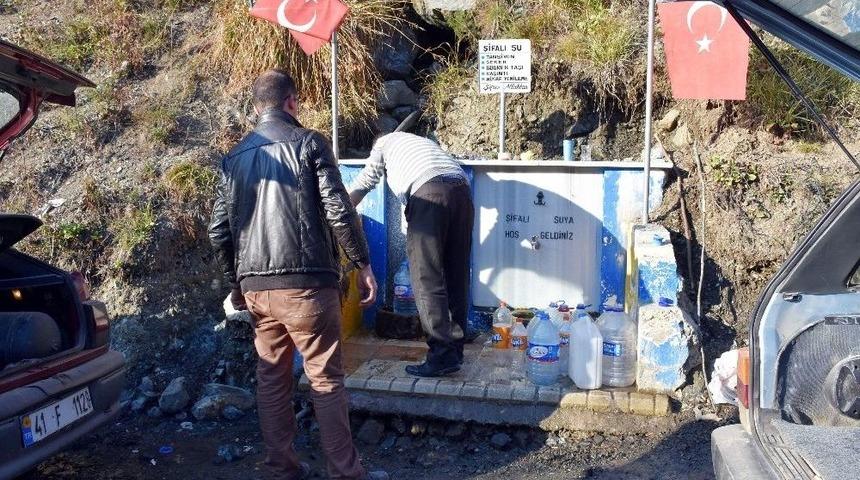 (&ouml;zel Haber) Bu Su İ&ccedil;in Kuyruğa Giriyorlar