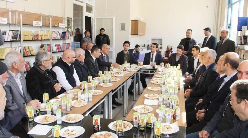 &Ccedil;emişgezek&rsquo;te Kitap Kafe T&ouml;renle A&ccedil;ıldı