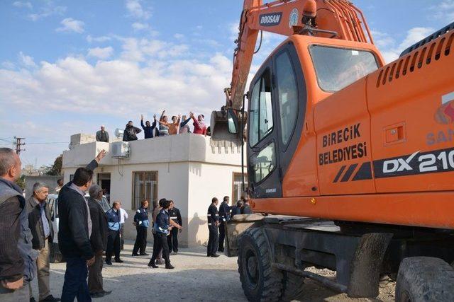 Sit Alanı Üzerindeki Yıkıma Mahalleli Engel Oldu