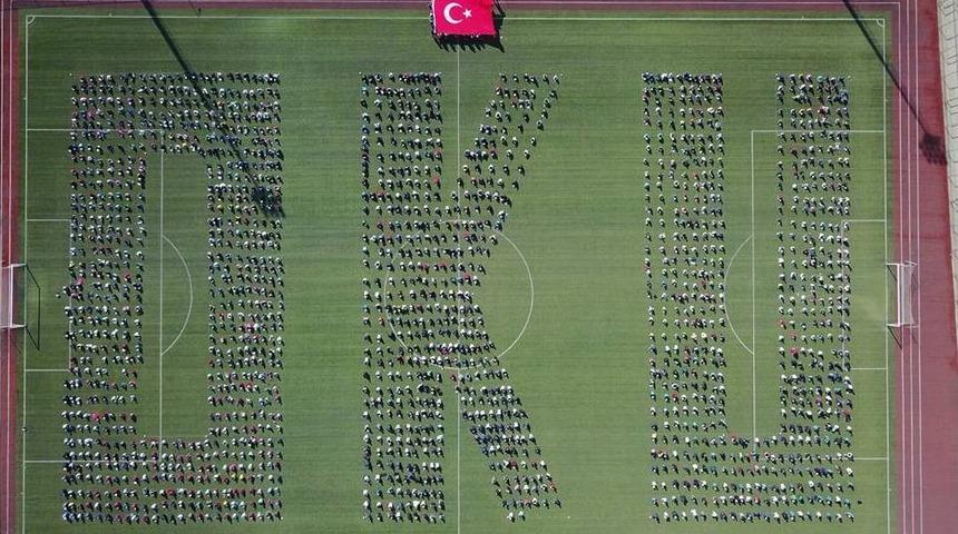 Stadyumda Futbol Oynamak Yerine Kitap Okundu