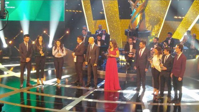 Er&uuml; İletişim Trt &Ouml;d&uuml;llerini Topladı 1