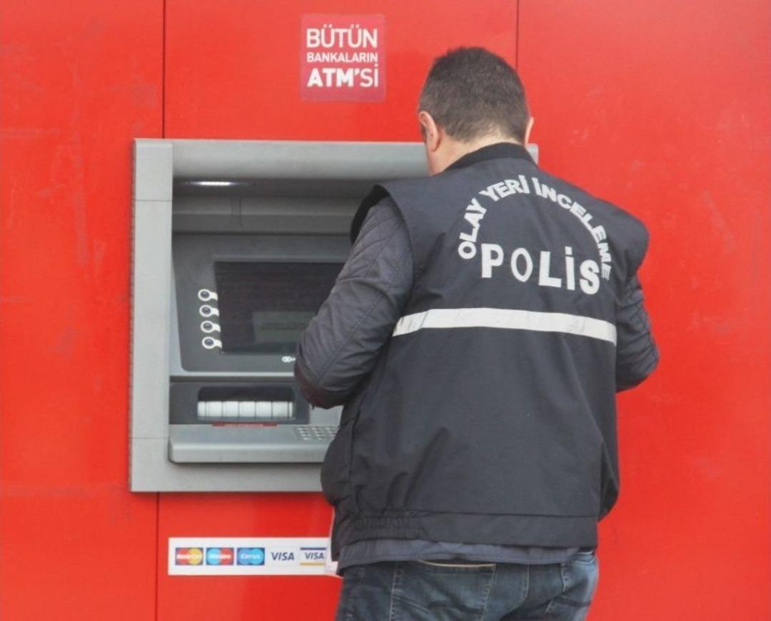 Atm&rsquo;ye Şifre Kopyalamak İ&ccedil;in Kamera D&uuml;zeneği Kurdular