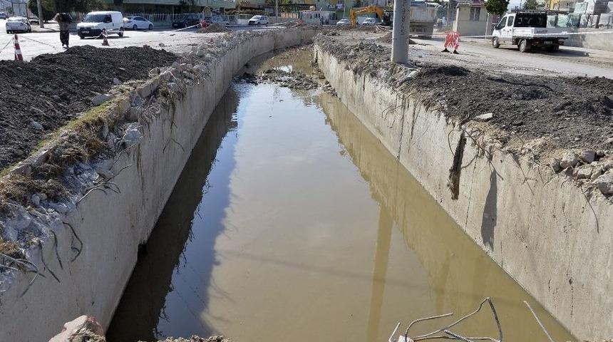 &Ccedil;avuşlu Deresi Islah Ediliyor