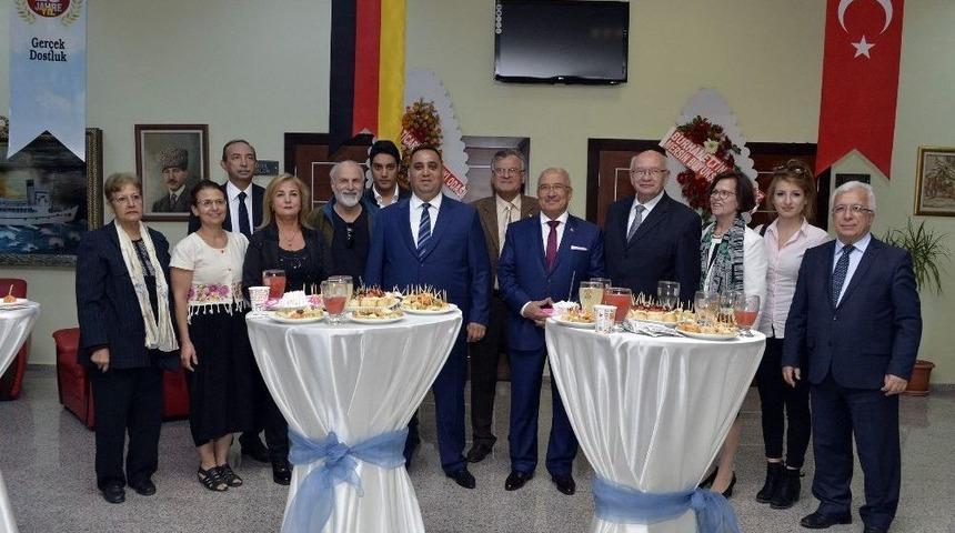 Langen İle Tarsus Arasındaki Kardeşlik S&uuml;r&uuml;yor