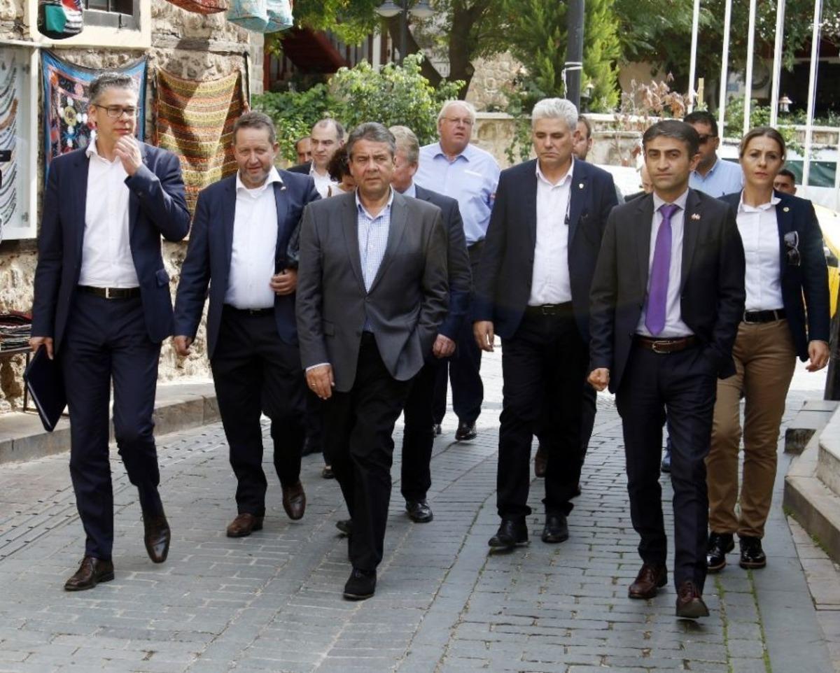 Almanya Dışişleri Bakanı Gabriel, Kalei&ccedil;i&rsquo;ni Gezdi